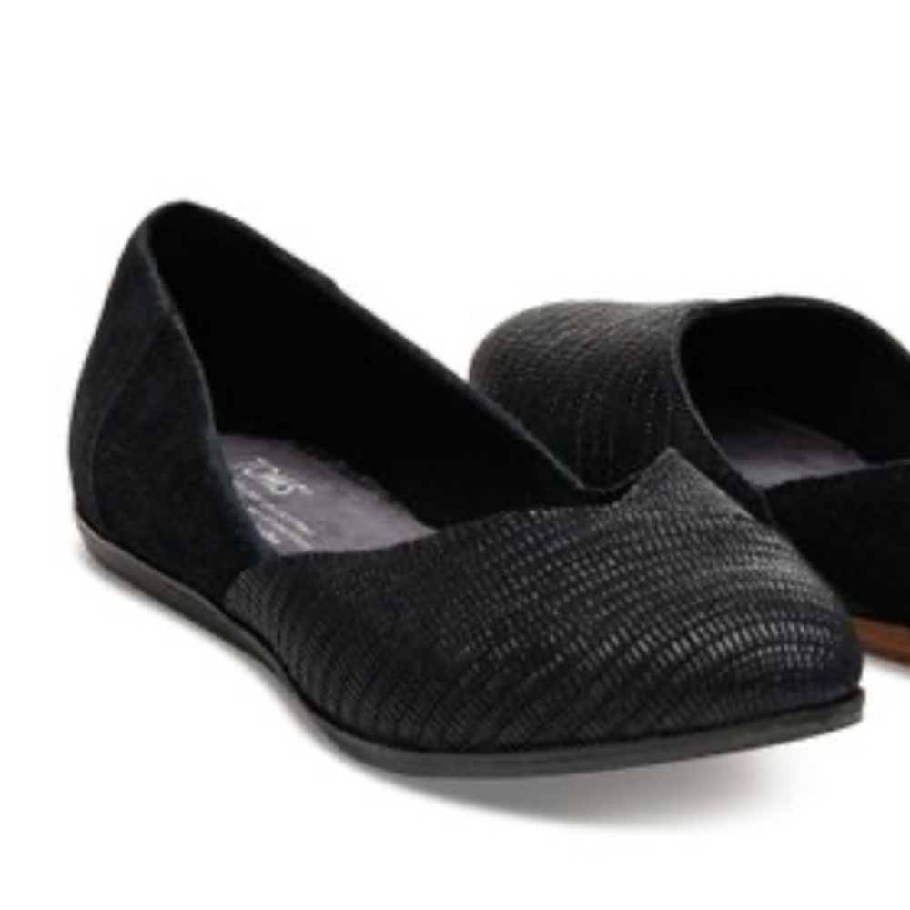 TOMS slip ons Judi black snake print slip on flat size 8.5 EUC